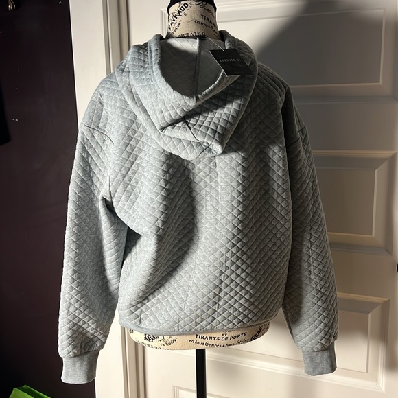 Forever 21 quilted hoodie NWT - Picture 2 of 6